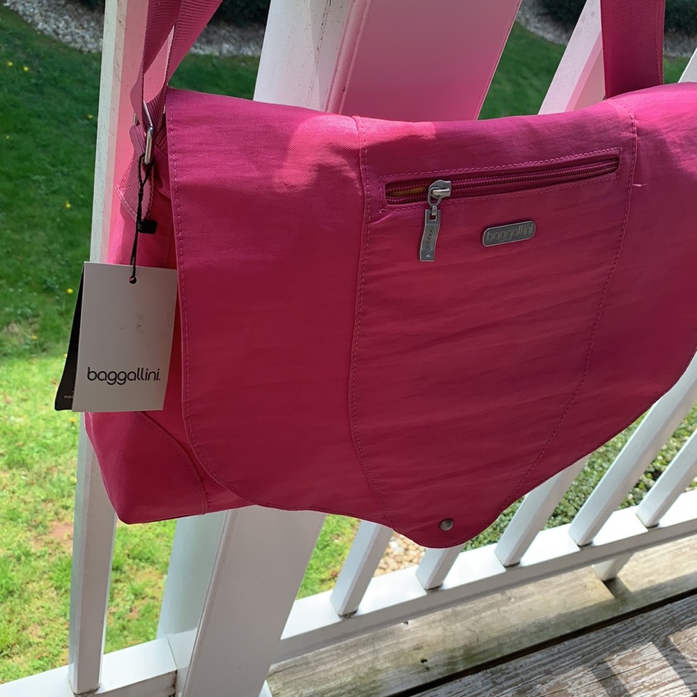 🌷Baggallini Neighborhood Messenger Bag 🌷